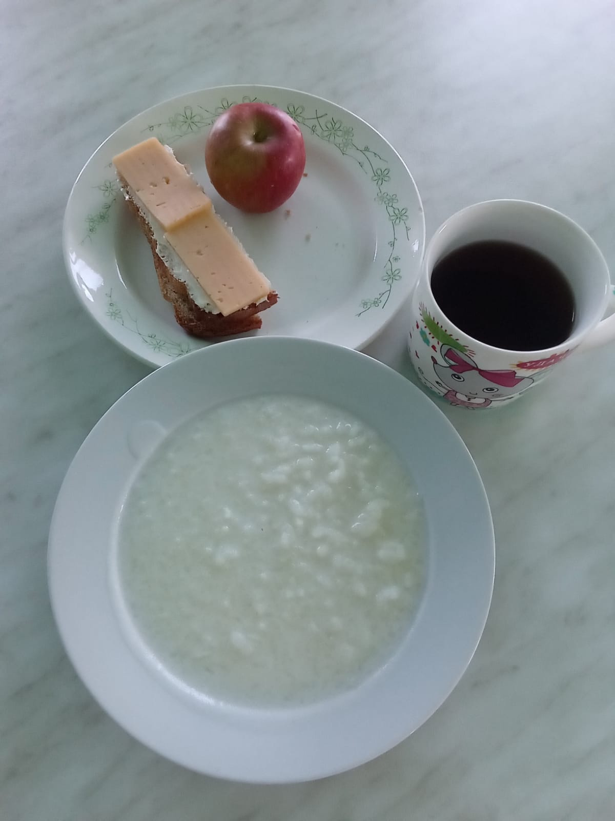 горячий завтрак.