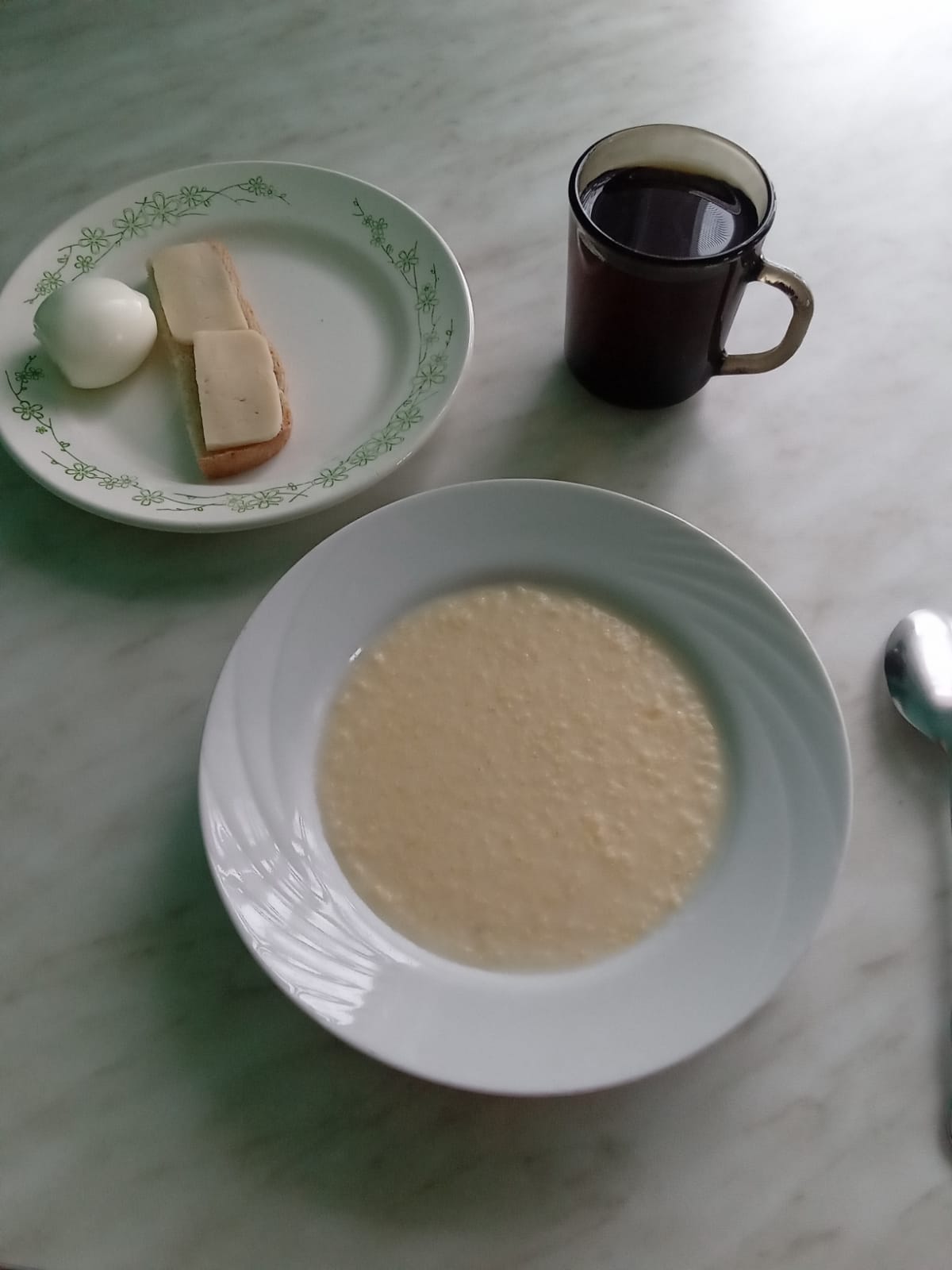 горячий завтрак.
