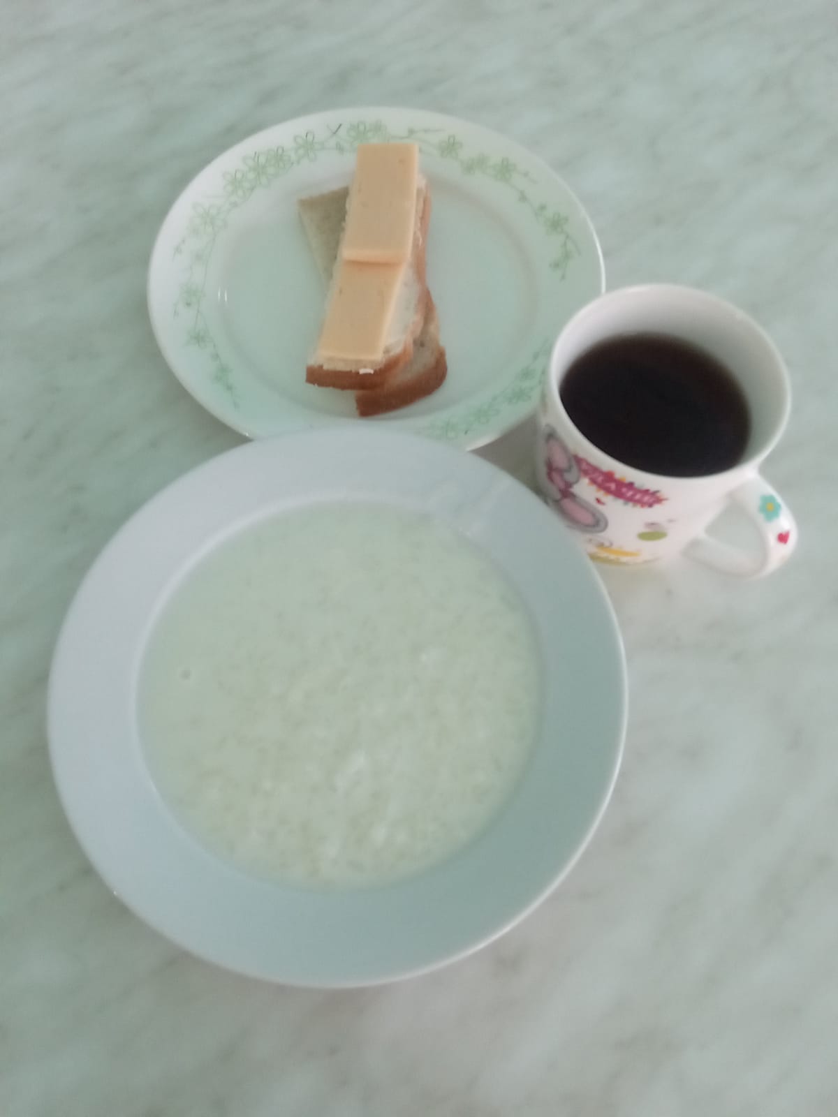 горячий завтрак.